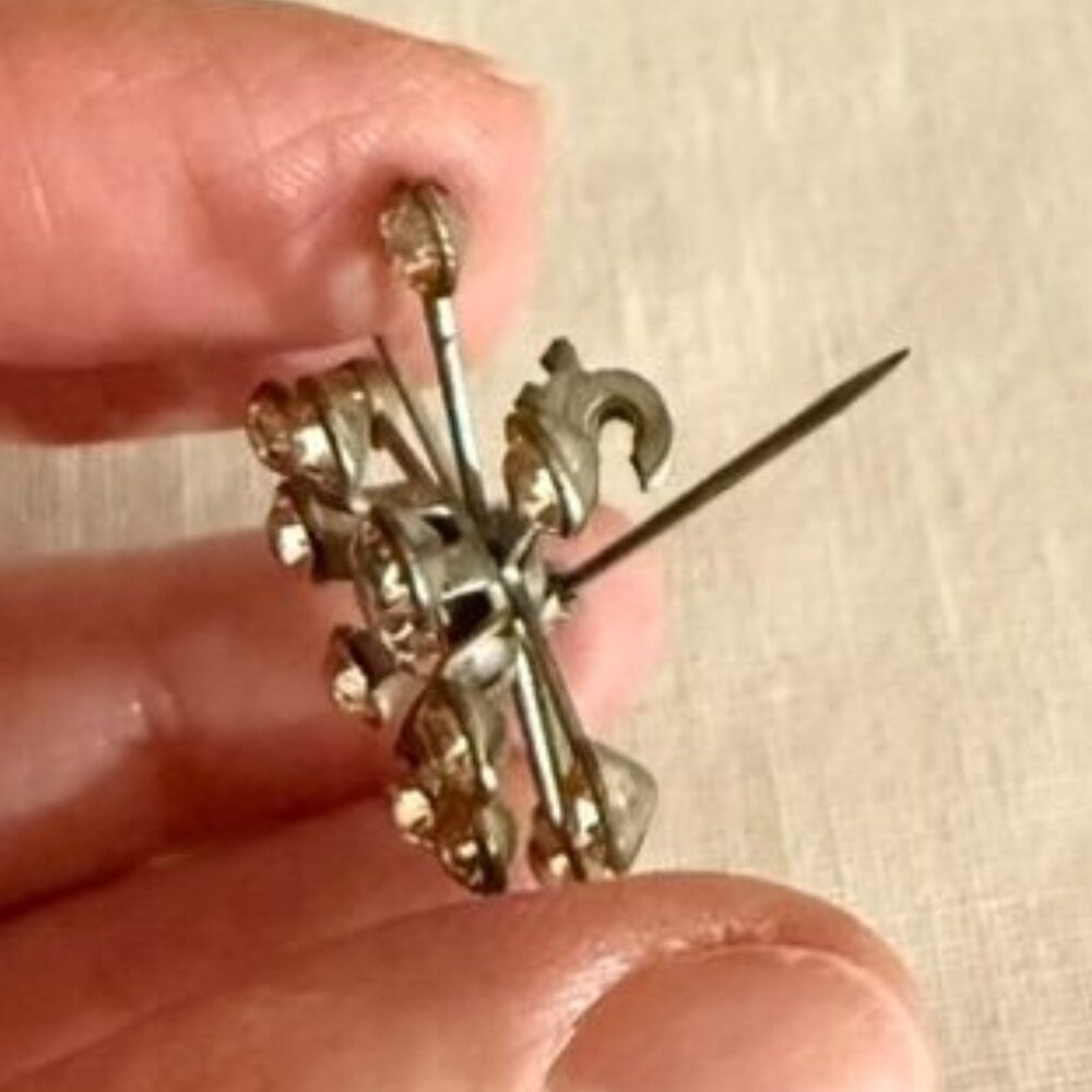 Vintage Rhinestone Starburst Brooch Pin 1.25 in Silver Tone Metal Sparkle Design - Picture 4 of 6